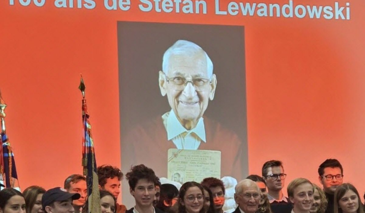 2025-11-30 Stefan Lewandowski - Commandeu_étiquette